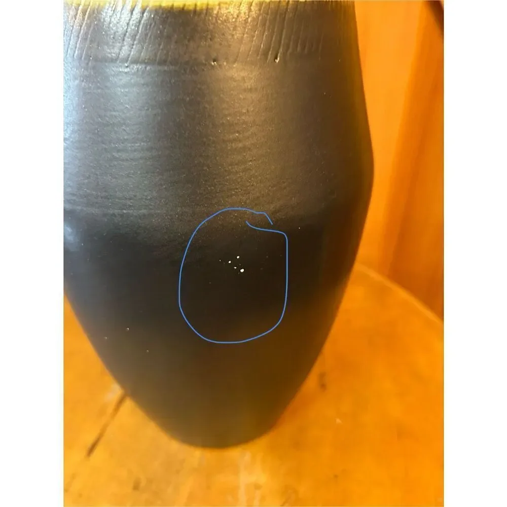 TRIBECA VASE one strip black cream 11.5” tall (8876)